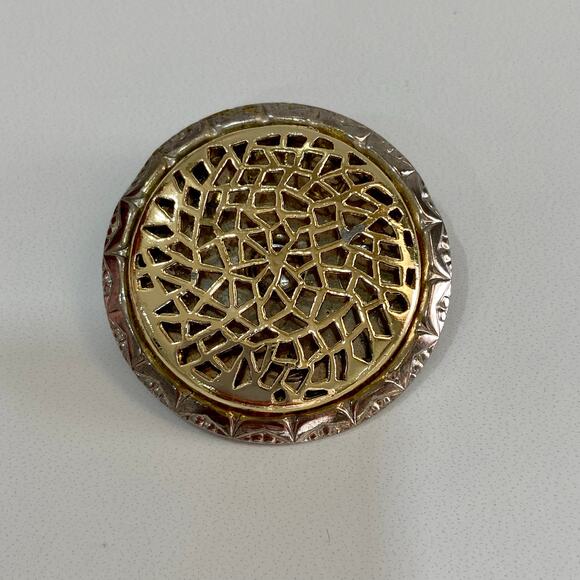 Vintage Silver & Gold Filigree Scarf or Dress Clip Round Two Tone Scalloped Edge - Picture 3 of 8